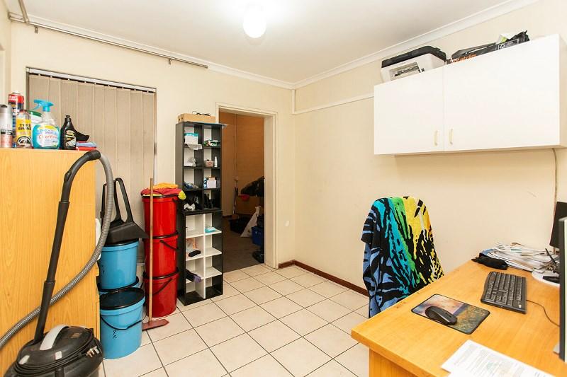 3 Bedroom Property for Sale in Peerless Park West Western Cape